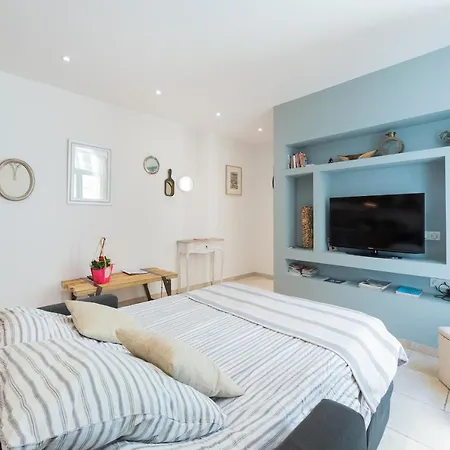 Appartement La Comedie De Vanneau - Acte 1 - 4 *